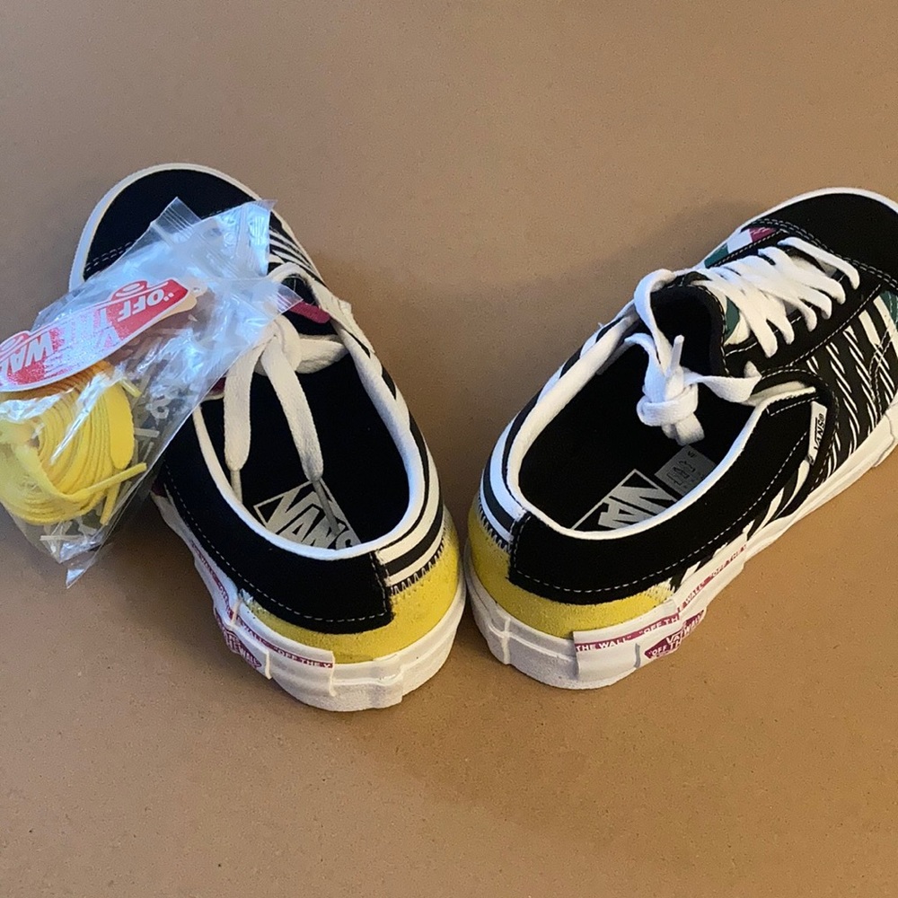 Vans - Picture 7 of 15